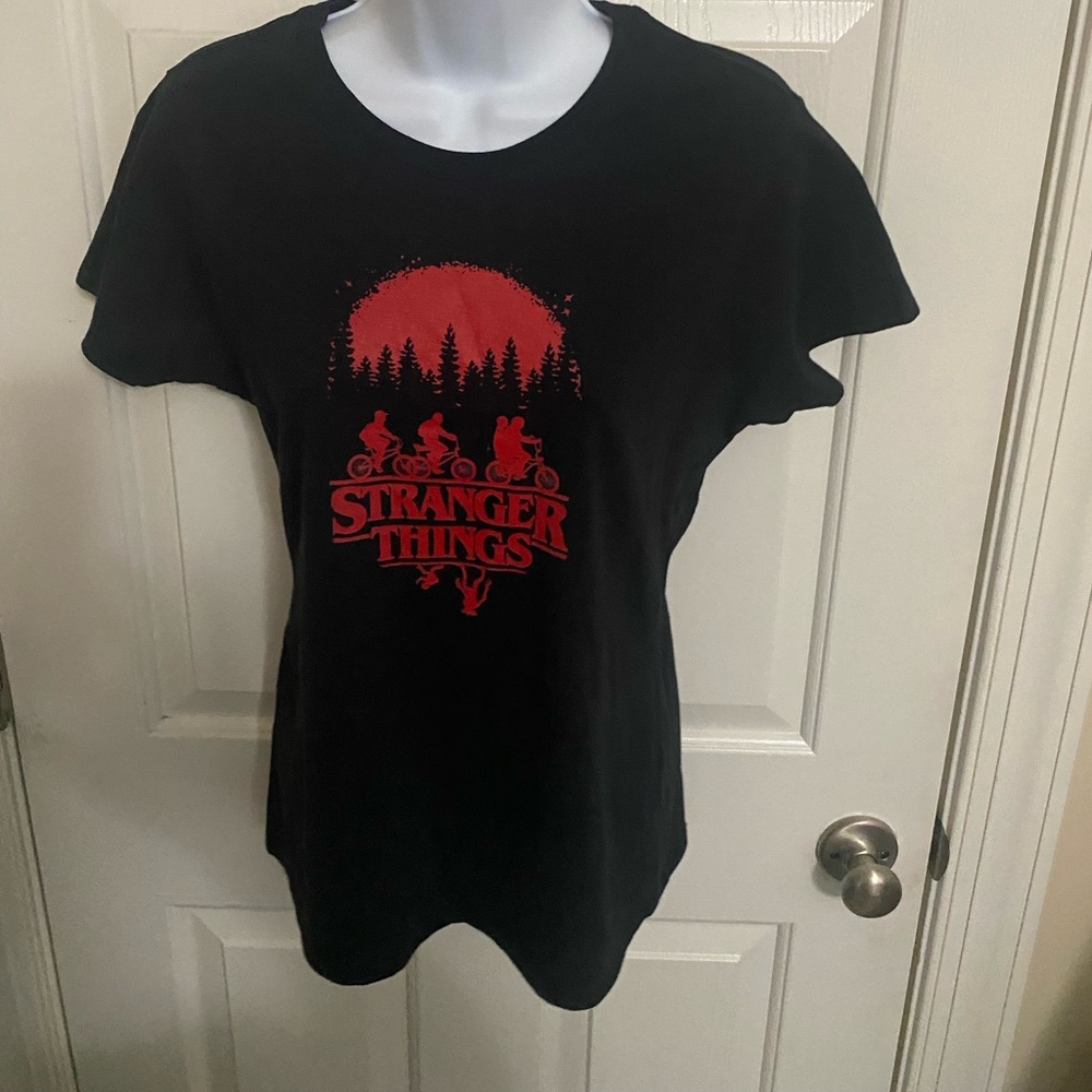 Juniors Stranger Things Upside Down Kids on bikes T-shirt Black and Red Small